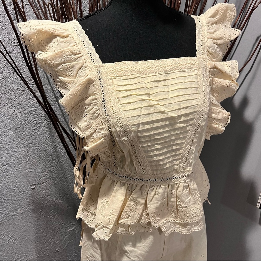 🍒NWT ROSEVELVET BUTTER YELLOW EYELET LACE SHORT SET SIZE SMALL🍒 - Picture 2 of 10